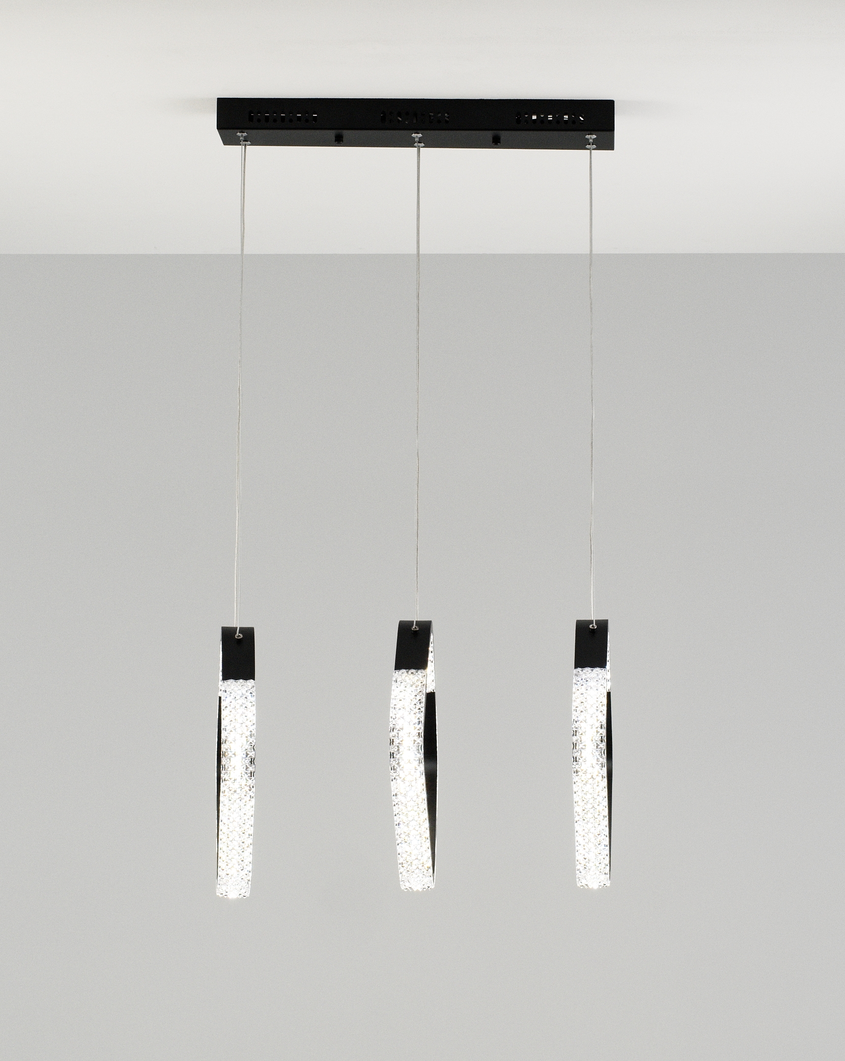 Светодиодный подвесной светильник с пультом Moderli V2890-PL Novas LED 108W V2890-PL